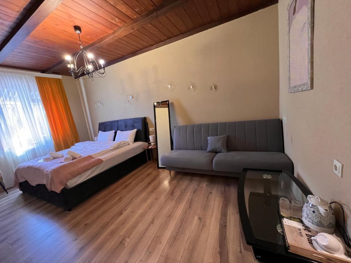Hotel Old Tbilisi 5 Rooms Bagian luar foto
