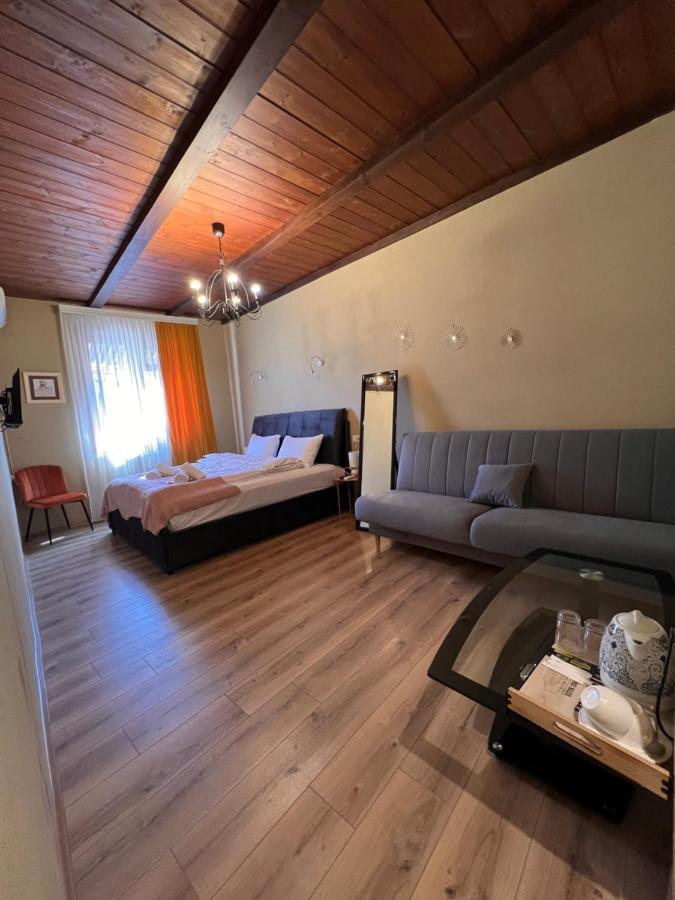 Hotel Old Tbilisi 5 Rooms Bagian luar foto